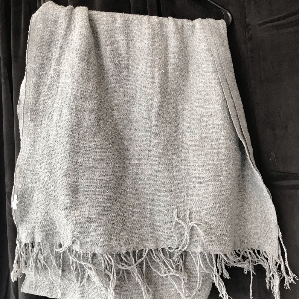 Oversized scarf.